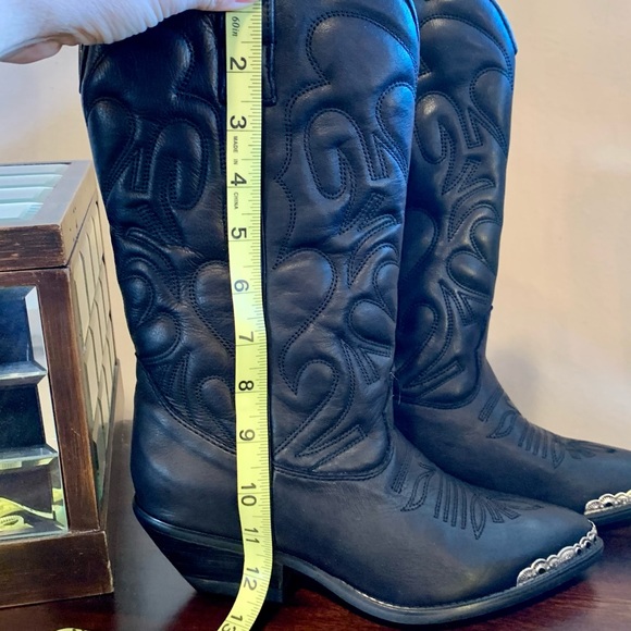 Women’s Black Leather Cowboy Boots w/Silver Tips - Picture 5 of 11